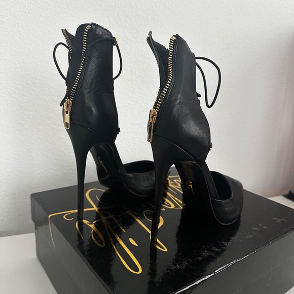 Lust for Life Kiss Me Black Leather High Heels - Picture 3 of 4